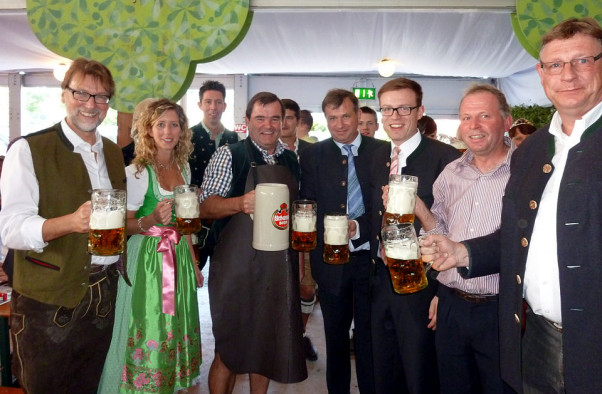 Festwirte, Bürgermeister und Betreiber freuen sich auf das Volksfest Pfaffenhofen 2012