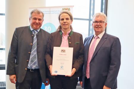 Ein Leuchtturmprojekt der Nachhaltigkeit: Stiftl GmbH mit dem Volkssängerzelt Schützenlisl® auf der Oidn Wiesn erhält Auszeichnung &quot;30 für 30&quot;